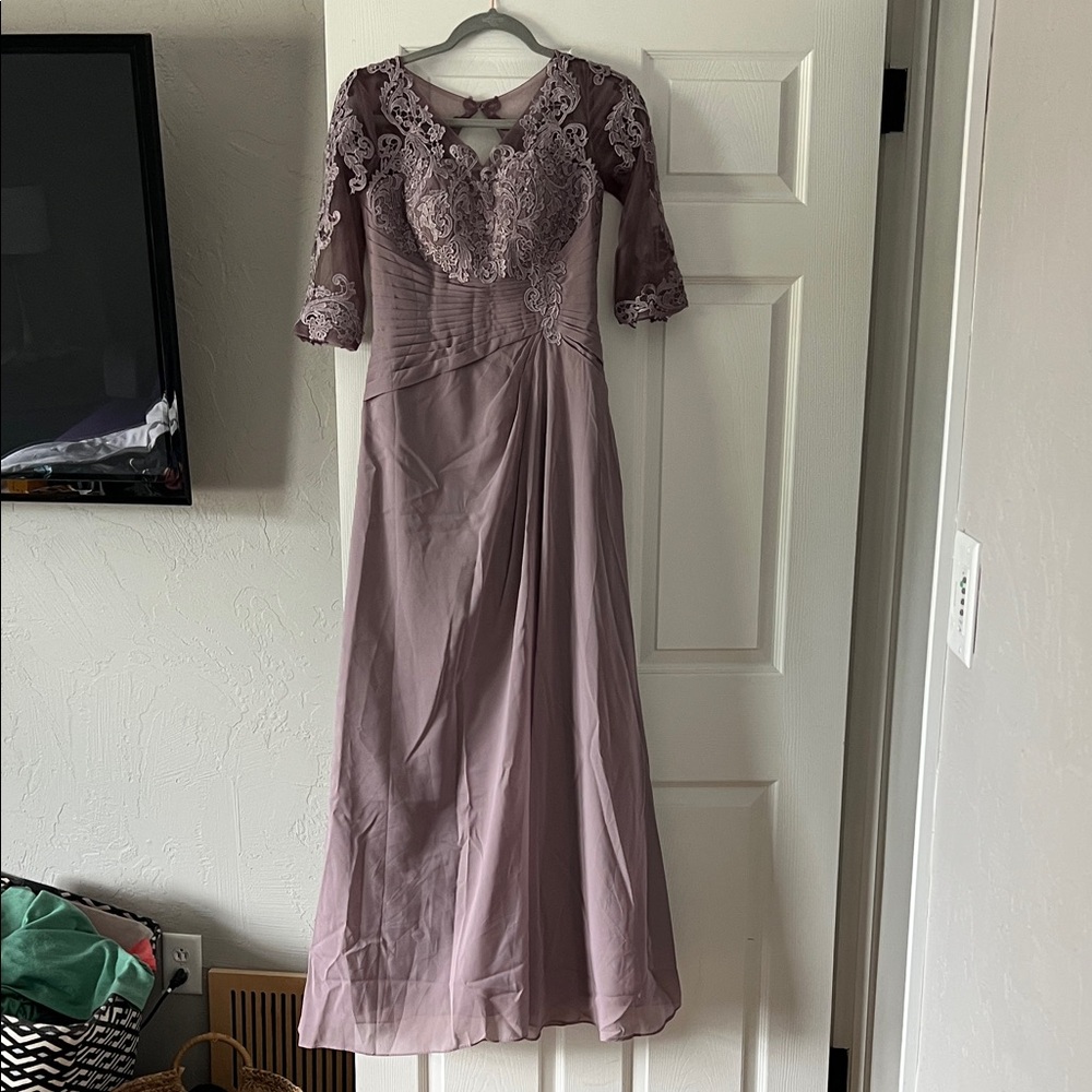 Elegant Lavender Lace A-Line Evening Dress